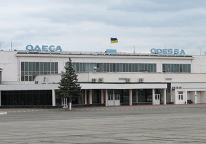 новости Одессы - аэропорт Одесса - самолет - В аэропорту Одессы самолет выехал за пределы  полосы, задержав остальные рейсы