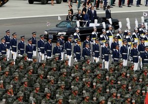В Южной Корее прошел крупнейший за 10 лет военный парад