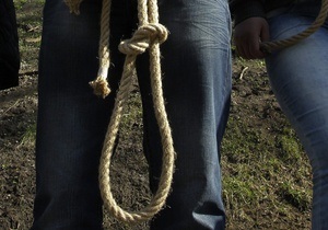 Новини Умані - самогубство - В Умані на дереві біля гуртожитку повісився студент-психолог