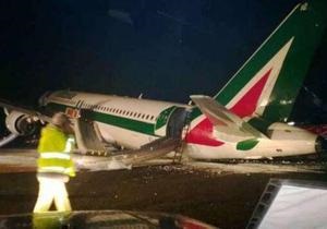 У Римі літак Alitalia здійснив аварійну посадку на ліву стійку шасі і праве крило