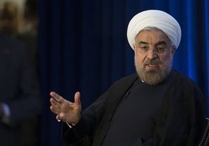 Новини Ірану - США - ядерна програма Ірану - Шукали босих: В Ірані заарештували двох ісламістів за кидок черевиком у президента