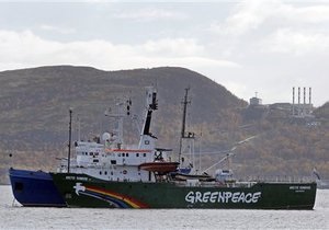Greenpeace - Газпром: Следователи осматривают задержанный ледокол активистов Greenpeace