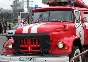Новини Миколаєва - пожежа - Палаючу машину гасили пожежні