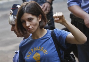 Толоконникова - Pussy Riot - Толоконникова заявила про застосування фізичної сили охороною ШІЗО