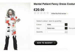 Британські супермаркети прибрали з продажу костюми  психічнохворих 