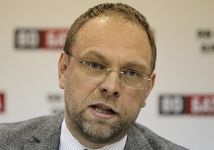 Власенко стверджує, що влада готує кримінальні справи проти адвокатів Тимошенко