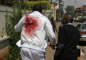 Новини Кенії - теракт у Найробі - Заблоковані в ТЦ у Найробі ісламісти влаштували підпал