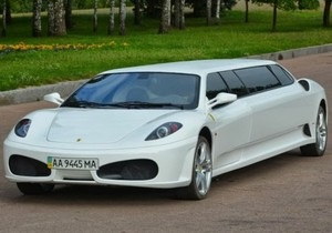 Перетворення Peugeot. Європейські блоги обговорюють київський  лімузин Ferrari 