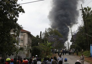 У Найробі сили безпеки намагаються зняти облогу з торговельного центру