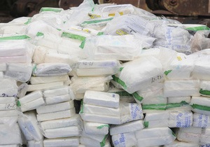 На борту літака з Каракаса французька поліція виявила більш як тонну кокаїну