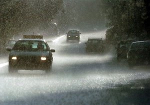 Новости Киева - ГАИ - плохая погода - дожди - Киевская ГАИ предупреждает об опасности на дорогах в связи с плохой погодой