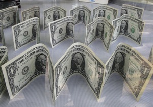 Сражаясь с долларом, Нацбанк изменил правила оборота валюты на счетах - перевод в долларах