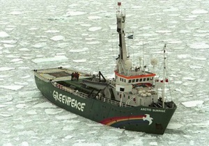 Російські прикордонники обстріляли судно Greenpeace