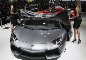 В ОАЭ выставлен на продажу самый дорогой в мире автомобиль Lamborghini