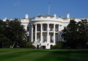 Новини США - Білий дім - Вашингтон: Співробітники секретної служби затримали чоловіка, який кинув петарди біля стін Білого дому