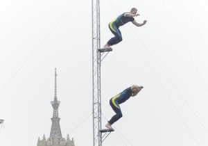Хайдайвери - Екстрим на Майдані. Українські хайдайвери показали стрибки з висоти 25 метрів