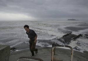 Тайфун в Японии угрожает дамбам на Фукусиме-1
