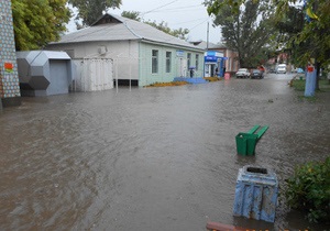 Новини Одеської області - потоп - прорив дамби - Потоп в Одеській області: міліціонери витягли чоловіка з виру