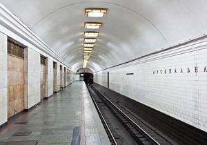 Новини Києва - метро - Падіння людини на колію спровокувало збій у роботі найбільш завантаженої гілки київського метро