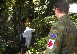 Новини Папуа-Нової Гвінеї - У джунглях Папуа-Нової Гвінеї невідомі зі списами і мачете напали на туристів, є вбиті