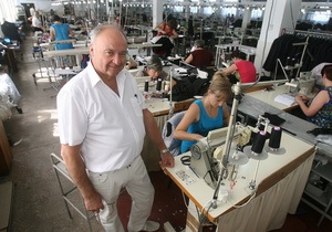 Корреспондент: Швейні ZARAбітки. Українські фабрики перетворилися на цех з пошиття для світових брендів