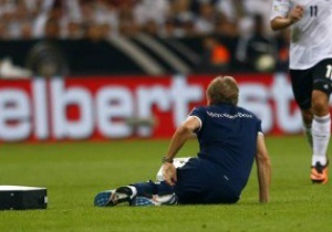 Физиотерапевт сборной Германии получил сразу две травмы в матче с Австрией