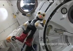 Робот-компаньон заговорил из космоса - видео