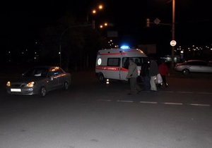 В Киеве на пешеходном переходе сбили пожилую женщину с четырехлетним ребенком