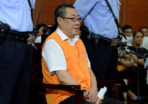 Новини Китаю - корупція - Колишній чиновник на прізвисько  усміхнений начальник  в суді не посміхався