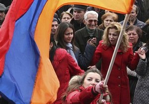 Недоумение и протесты. Армяне настроженно восприняли стремление властей в Таможенный союз - новости армении