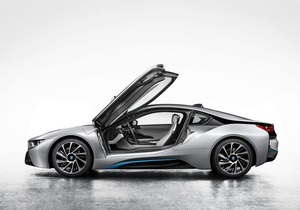 Прямо из будущего. В интернете появились фотографии суперкара BMW i8