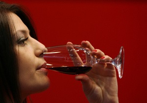 Для борьбы с пьянством среди девушек Евросоюз планирует снизить крепость вина