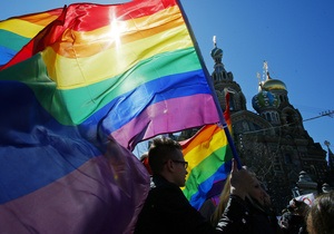 Корреспондент: Не гей, славяне. Российские власти переключают внимание своих граждан с насущных проблем на секс-меньшинства
