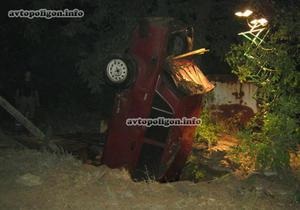 У Луганській області автомобіль провалився в колодязь, загинули дві людини