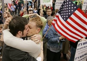 США стерли податкові відмінності між одностатевими і різностатевими сім ями - податки сша - гей-шлюби