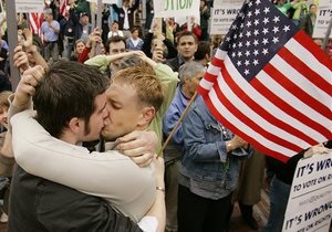 США стерли налоговые различия между однополыми и разнополыми семьями - налоги сша - гей браки