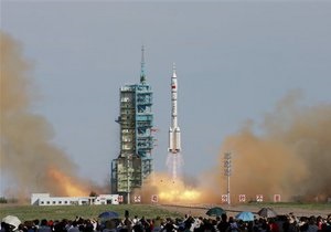 Китай намерен отправить зонд на Луну в конце года - СМИ