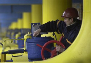 Київ починає запасатися газом з Європи, сперечаючись з Москвою про обсяги закачування в ПСГ
