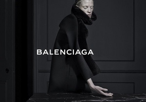 Фотоссесия Balenciaga с 46-летней моделью вызвала ажиотаж
