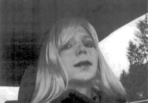 Новини США - Меннінг сам оплатить гормонотерапію для збільшення грудей