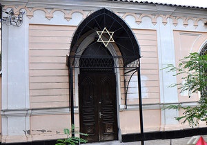 Новини Миколаєва - У Миколаєві невідомі розмалювали синагогу свастикою