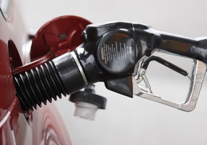 Ціни на бензин - Вартість бензину - Урядові експерти очікують, що восени в Україні зростуть ціни на бензин