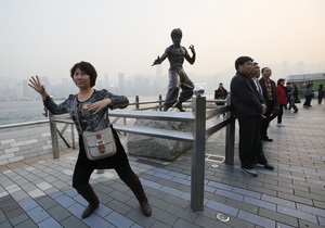 Новини Китаю - туристи - Китай каратиме своїх туристів за непристойну поведінку в інших країнах