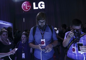 LG Electronics - планшетофон - смартфон - Відразу три. LG готується представити планшет,  розумний  годинник і смартфон на новій ОС