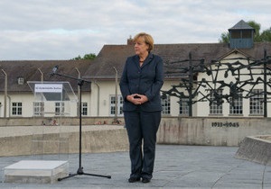 Меркель відвідала концентраційний табір Дахау