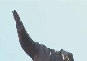 Новини Житомирської області - Бердичів - пам ятник Леніну - У Бердичеві невідомі знесли голову пам ятнику Леніну
