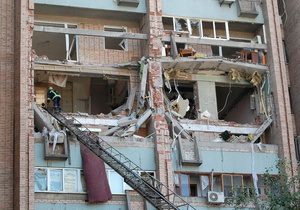 Новини Луганська - вибух газу - Азаров - Будинок у Луганську, що постраждав від вибуху газу, відновлять до опалювального сезону - Азаров