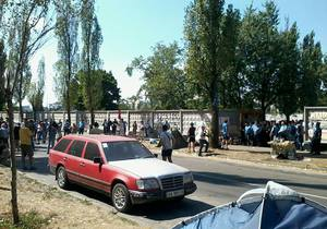 Протестувальники проти забудови скверу на Березняках перекрили рух транспорту