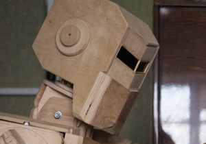 Новини Запоріжжя - робот Сайлон - Фотогалерея: Буратіно із Запоріжжя. Українець створив унікального дерев яного робота
