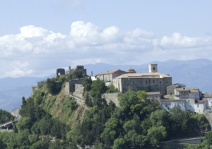 Італійське містечко навчилося заробляти на своїй  поганій славі 